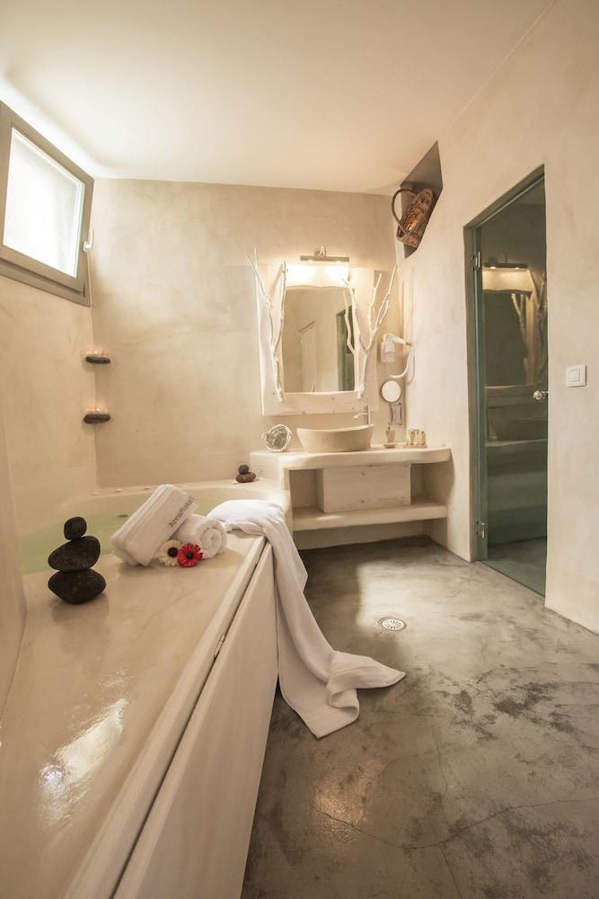 Love Nest Villa Akrotírion Екстериор снимка